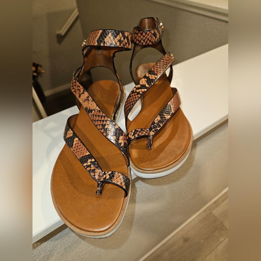 Women's Sandal - Picture 2 of 3